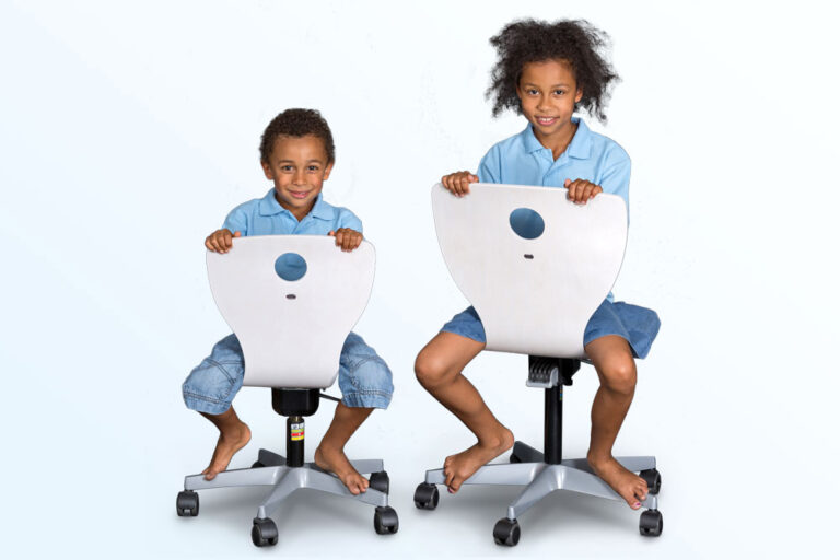 höhenverstellbarer Kinderdrehstuhl KINTO / SALTO Kindermöbel München