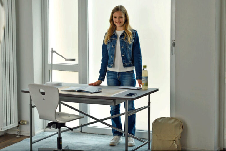 Kinderschreibtisch PREMIUM im Set mit Stuhl KINTO/ SALTO Kindermöbel München / inspiriert von Eiermann-Tisch / ambiente
