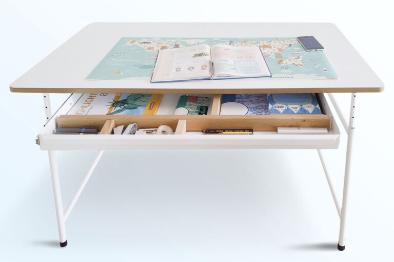 mitwachsender Kinderschreibtisch KINTO / SALTO Kindermöbel München / Eiermann-Tisch