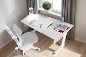 höhenverstellbarer Kinderschreibtisch SINO / SALTO Kindermöbel München / Moll