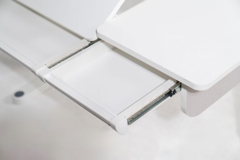 höhenverstellbarer Kinderschreibtisch SINO / SALTO Kindermöbel München / Moll