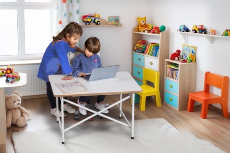 mitwachsender Kinderschreibtisch KINTO / SALTO Kindermöbel München / Eiermann-Tisch