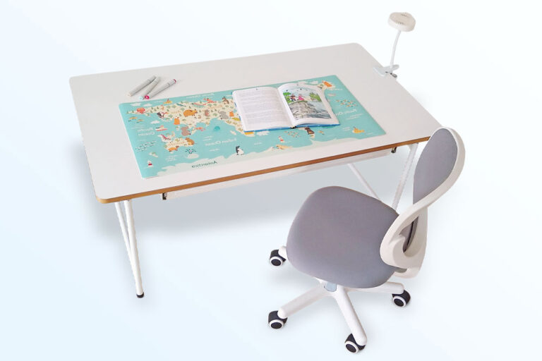 mitwachsender Kinderschreibtisch KINTO / SALTO Kindermöbel München / Eiermann-Tisch