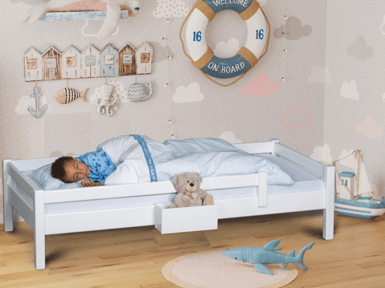 Kinderbett PICCO-180 mit Rausfallschutz aufgebaut / SALTO Kindermöbel München