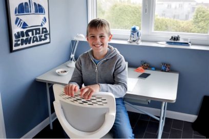 mitwachsender Kinderschreibtisch KINTO Premium / SALTO Kindermöbel München / Eiermann-Tisch